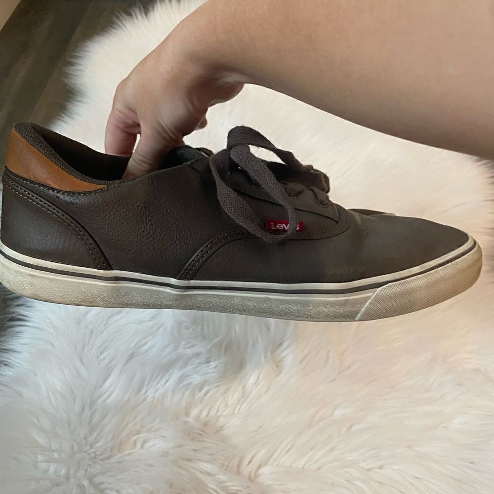 MENS LEVI SHOES SIZE 11